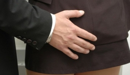 Cặp nghị sĩ Ý bị quay lén 'mây mưa' trong toilet hạ viện