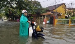 Mưa không ngừng nghỉ, QL 1 đoạn qua Quảng Nam gần như tê liệt hoàn toàn