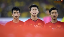 Xúc động khoảnh khắc Duy Mạnh, Văn Đức nhìn Quốc kỳ không rời trong lễ chào cờ chung kết AFF Cup