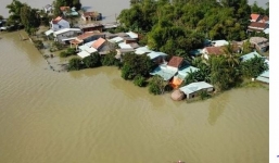 Mưa lũ ở miền Trung làm 10 người chết và mất tích, hơn 12.000 hộ dân vẫn bị cô lập