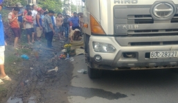 Mẹ gào thét khi thấy con gái 6 tuổi bị xe bồn cán tử vong tại chỗ