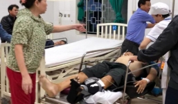 TNGT nghiêm trọng: Lật xe khách khiến 8 người bị thương