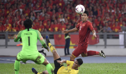 Hà Đức Chinh tươi cười nhắc đến 'bún chả' khi được trang chủ AFF Cup phỏng vấn