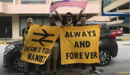 Bốn CĐV Malaysia lái xe hơn 3.000km xem chung kết AFF ở Hà Nội