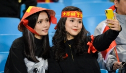 Bạn gái nóng bỏng, đẹp hút hồn của các cầu thủ Việt Nam trên sân Mỹ Đình