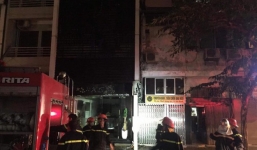 Cháy quán karaoke, nhiều người hốt hoảng tháo chạy