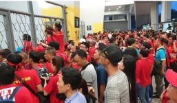 Chung kết AFF Cup: Đề nghị Malaysia bồi thường cho CĐV Việt Nam xem bóng đá qua hàng rào