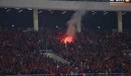 Pháo sáng lại cháy trên khán đài Mỹ Đình, LĐBĐ Việt Nam đối diện nguy cơ bị phạt