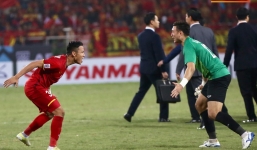 Vô địch AFF Cup 2018, thủ thành Văn Lâm bật khóc rưng rức khi ăn mừng cùng Quế Ngọc Hải