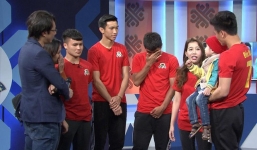 Vài giờ đồng hồ trước chung kết AFF Cup, cầu thủ ĐT Việt Nam gây xúc động với cuộc gặp gỡ cậu bé ung thư