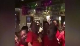 Video: Bầu Đức được tung lên cao khi Việt Nam giành cúp vàng lịch sử