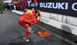 Vô địch AFF Cup, Duy Mạnh không quên tri ân những 'người hùng thầm lặng' tại Mỹ Đình