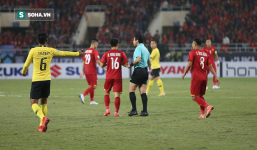 Thầy cũ của HLV Park Hang-seo: Trọng tài rút nhiều thẻ phạt khó hiểu với Việt Nam