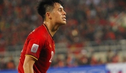 Đình Trọng ôm mặt khóc vì chấn thương không tham gia Asian Cup 2019