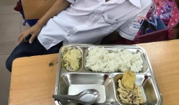 Phụ huynh tố bữa cơm 22.000 đồng/bữa ở Tiểu học Sài Đồng quá đạm bạc: Hà Nội sẽ kiểm định