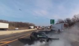 Ô tô cố vượt xe container và cái kết thảm khốc