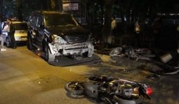 Nữ tài xế Lexus đâm liên hoàn ở Hà Nội, xe máy nằm ngổn ngang