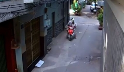 Cả khu phố vây bắt nam thanh niên dùng kim tiêm khống chế tài xế xe ôm cướp xe