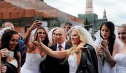 Bị hỏi bao giờ cưới vợ, ông Putin trả lời sẽ kết hôn như một “người đàn ông đứng đắn”