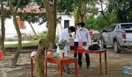 Bàng hoàng phát hiện thi thể bé sơ sinh trong túi nilon bỏ trước cổng chùa