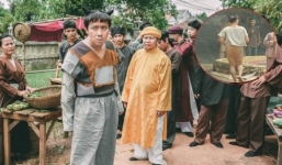 Trấn Thành khoe 'bàn toạ' cực nhắng, còn Nhã Phương đằm thắm trong phim chiếu Tết 'Trạng Quỳnh'