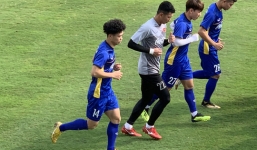 Đội tuyển Việt Nam 'hội quân': Công Phượng bất ngờ khoe tóc mới