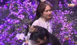 Trấn Thành ôm chặt Hòa Minzy, khán giả bắt hình ảnh Hari Won hồi năm 2014