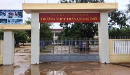 Tiết lộ lí do bất ngờ nam sinh lớp 11 dùng cán dù đánh thầy giáo nhập viện