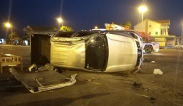 Xe bán tải lộn nhào như 'xiếc' sau va chạm với xế hộp, tài xế văng ra ngoài chết tại chỗ