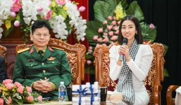 Hoa hậu Mỹ Linh xinh đẹp, nổi bật giữa các chiến sĩ lục quân
