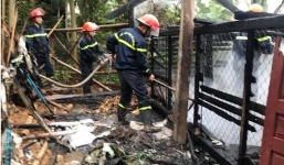 Đốt lửa để sưởi ấm gia cầm, người đàn ông làm cháy chuồng thiêu rụi 30 con gà