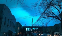 Trời đêm bất ngờ biến thành màu xanh lét khiến dân Mỹ hoảng loạn