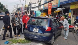 Tai nạn giao thông: Cụ ông 66 tuổi lái thử ô tô, tông hàng loạt xe máy