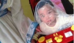 Bella lại lôi con trai ra ngoài đường lạnh buốt khiến dân mạng lo lắng