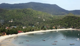 Du khách tháo chạy khi nghe tin bão Pabuk sắp đổ bộ với sóng cao 7m