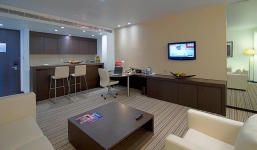 Thủ môn Đặng Văn Lâm khoe phòng khách sạn ở UAE