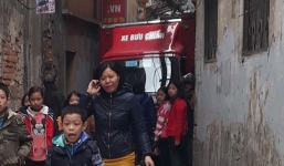 Ảnh xe bưu chính kẹt cứng trong ngõ hot nhất MXH