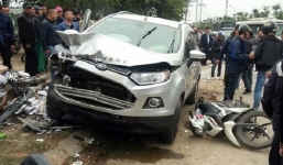 Xe ô tô 'điên' đâm liên hoàn ở Hà Nội, ít nhất 4 người thương vong