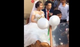 Náo loạn vì chú rể Hà Nội rước dâu bằng 'siêu xe' Lamborghini gỗ mui trần