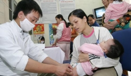 Bộ Y tế họp báo: 'Không có việc dừng tiêm vaccine ComBE Five'