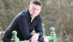 Triệu phú bất ngờ phát hiện mình vô sinh sau 20 năm nuôi 3 con với vợ