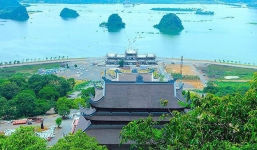 Chiêm ngưỡng chùa lớn nhất Việt Nam nơi giữ báu vật thiên thạch Mặt Trăng