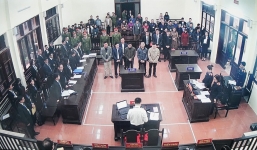 Hoãn phiên tòa xét xử 9 bệnh nhân chết khi chạy thận do vắng mặt BS Hoàng Công Lương