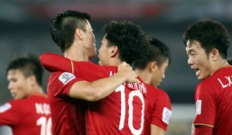 Triệu người hâm mộ xúc động hình ảnh Công Phượng chạy đến ôm Duy Mạnh sau khi ghi bàn