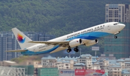 Cho vợ vào buồng lái máy bay, một phi công bất ngờ bị 'mất lái'