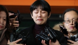 Bị 20 gã đàn ông xâm hại, hot girl Hàn khóc nức nở sau khi được minh oan tại tòa