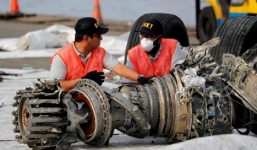 Tìm thấy hộp đen máy bay Indonesia chở 189 người lao xuống biển