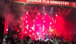 Khoảnh khắc thị trưởng Ba Lan bị đâm khi đang làm từ thiện