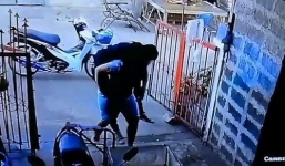 Anh chồng tốt phước: Đi ăn nhậu say bét nhè được vợ cõng từ đầu ngõ đến tận giường ngủ