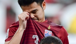 Sự thật bất ngờ sau hình ảnh cầu thủ Thái Lan khóc trong lễ chào cờ